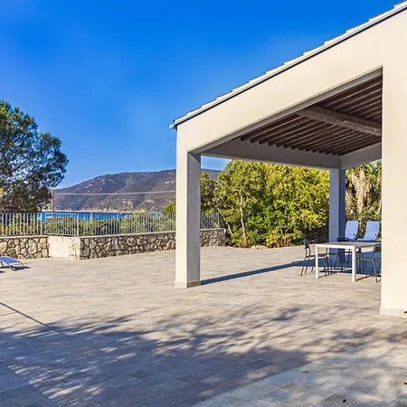 Costanza Bed & Breakfast 4*